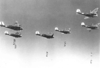 Martin B 10B Bomber werfen Bomben ab